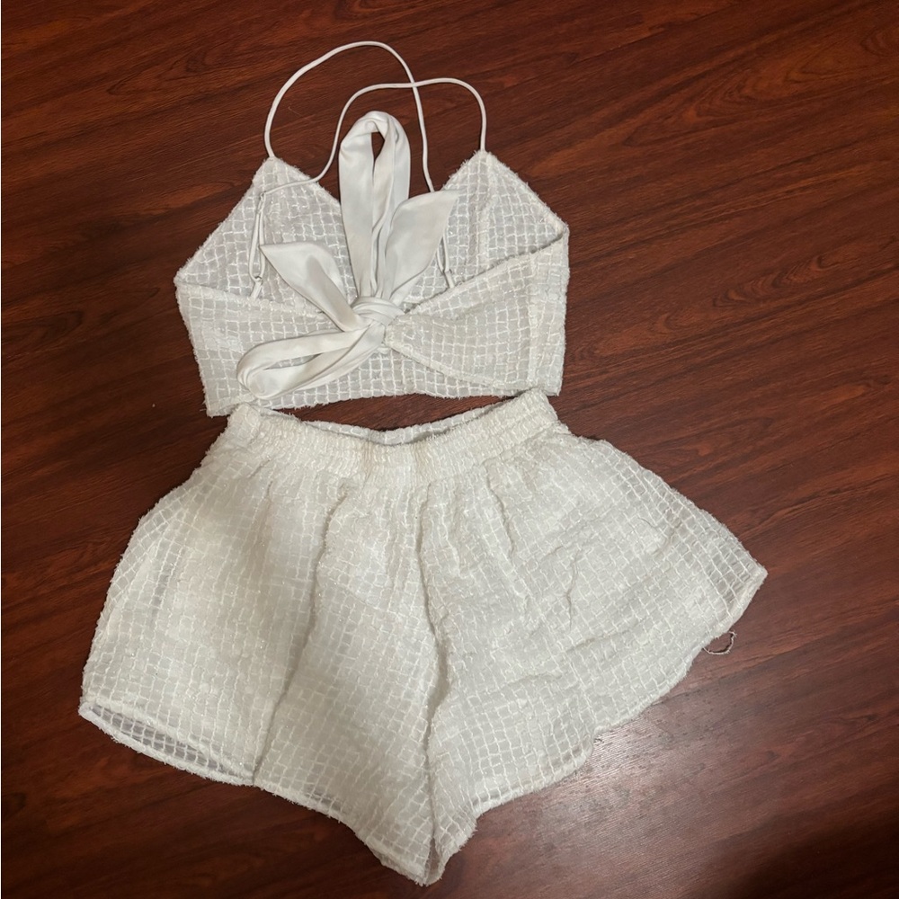 white crop too and shots set